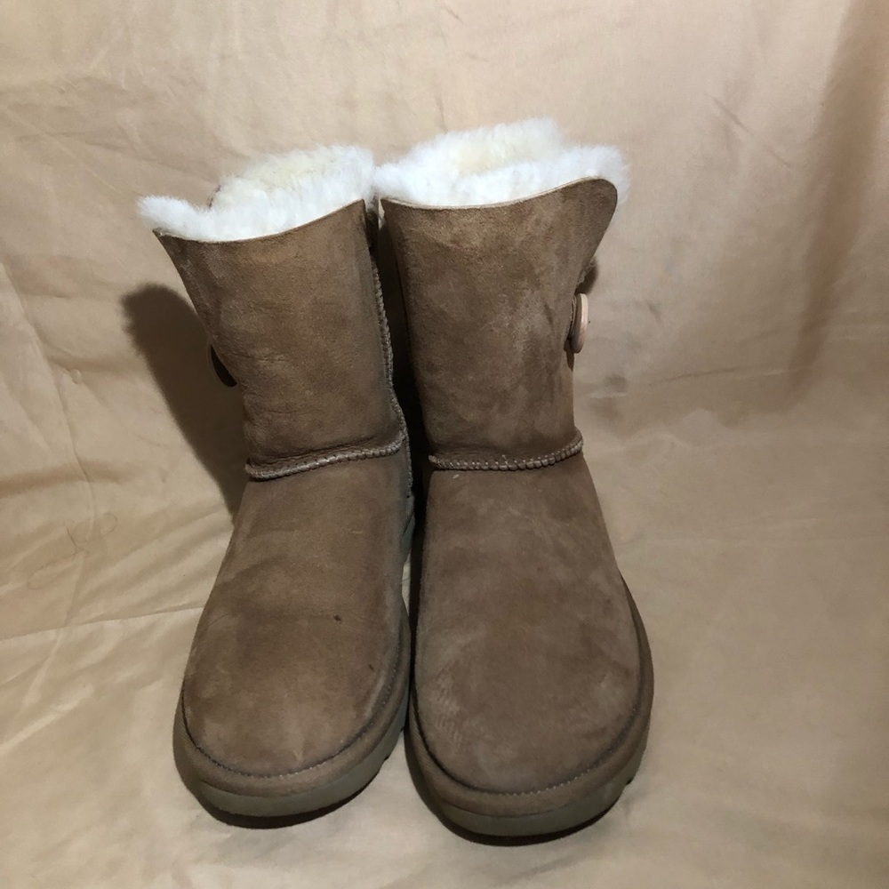 UGG Bailey Button II In Chestnut - Picture 5 of 10